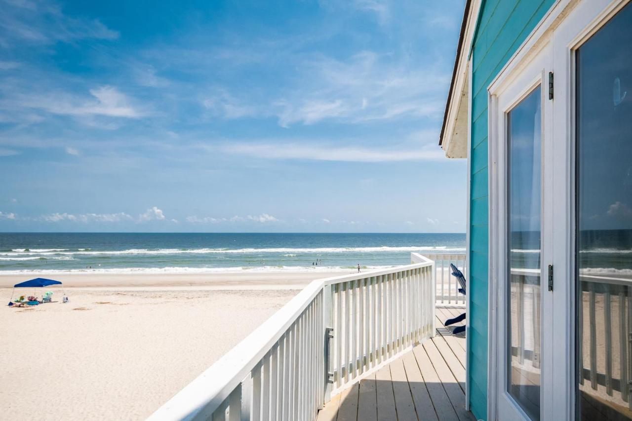 Just Beachy By Oak Island Accommodations Exterior photo