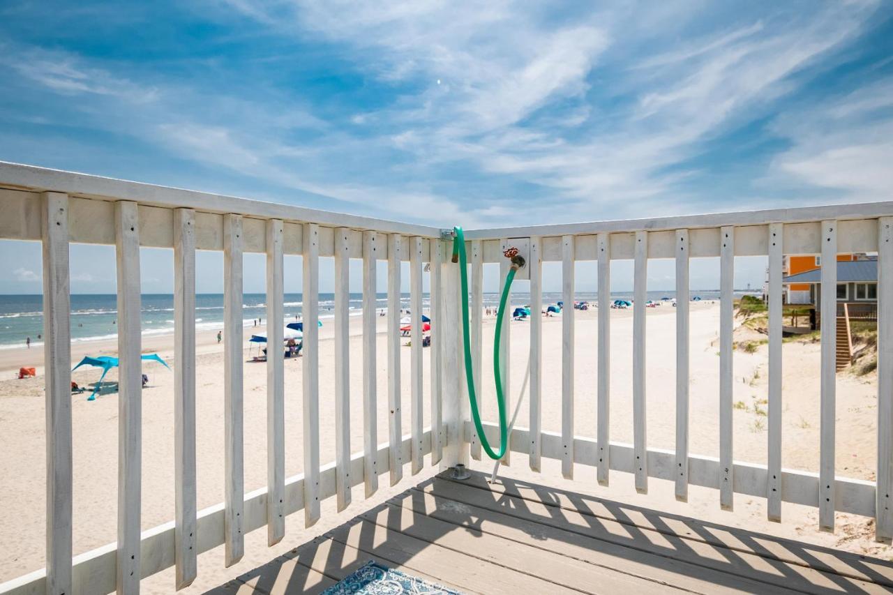 Just Beachy By Oak Island Accommodations Exterior photo