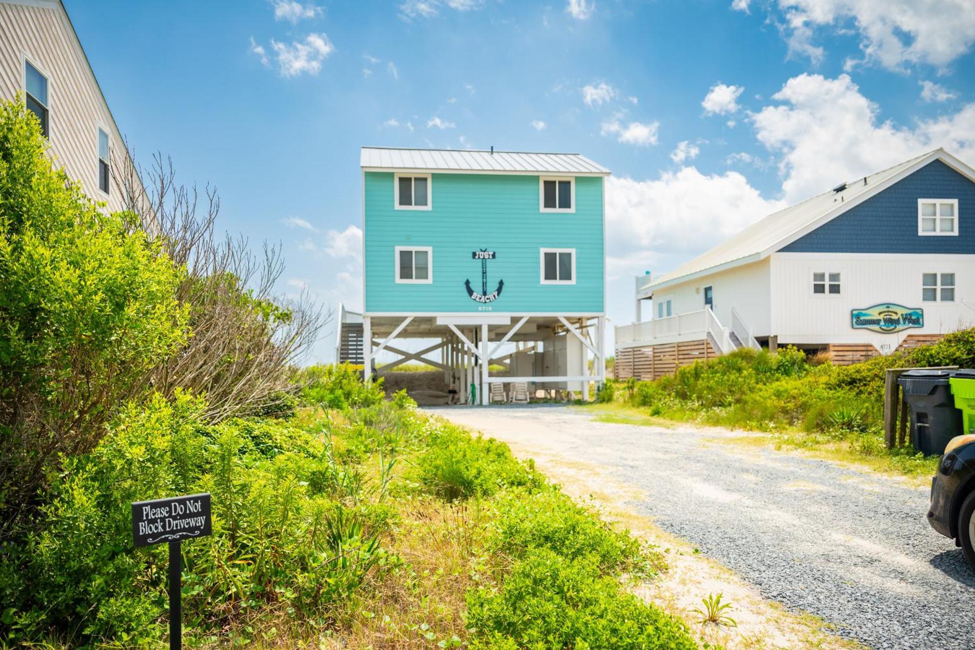 Just Beachy By Oak Island Accommodations Exterior photo