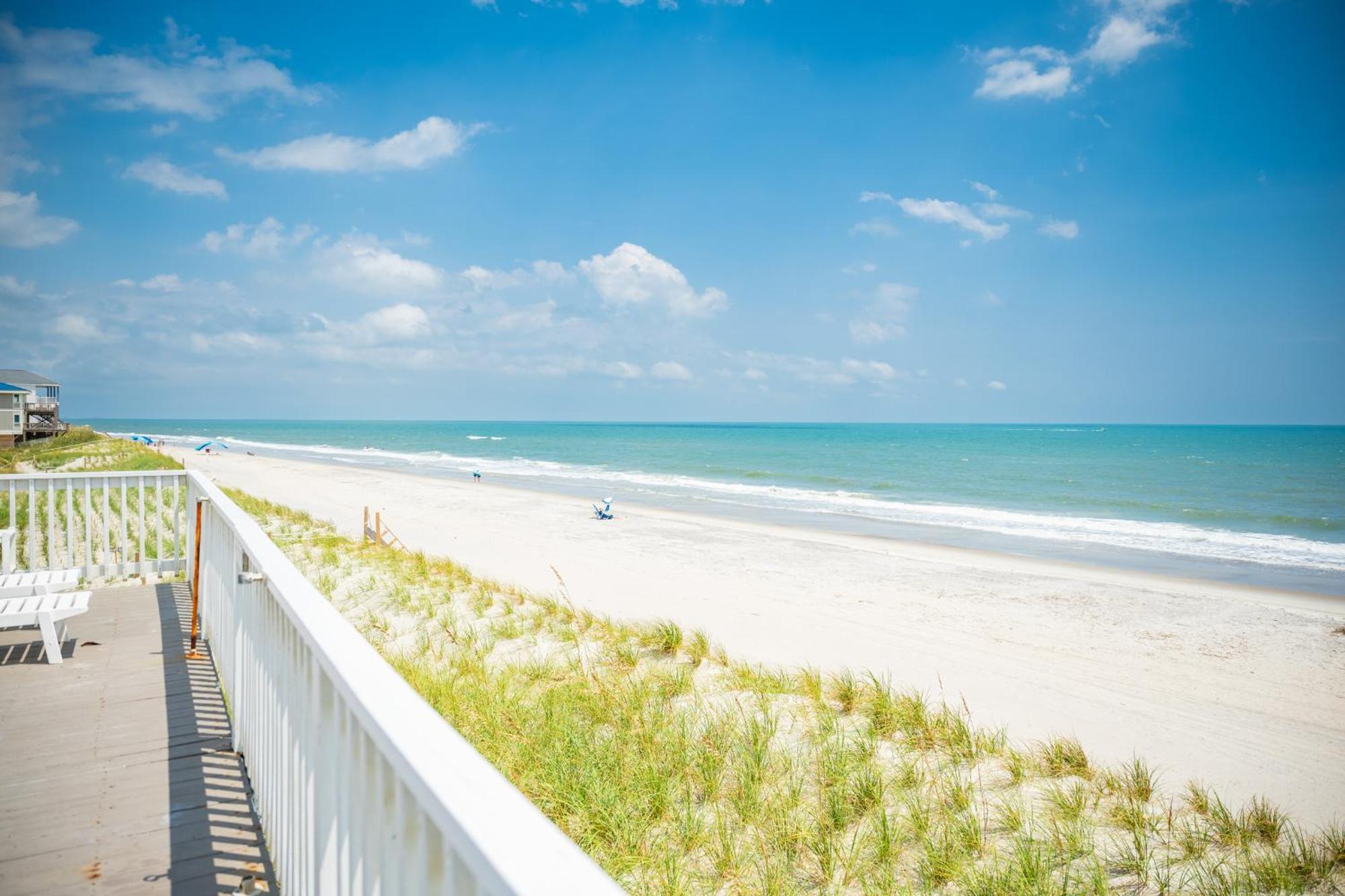 Just Beachy By Oak Island Accommodations Exterior photo