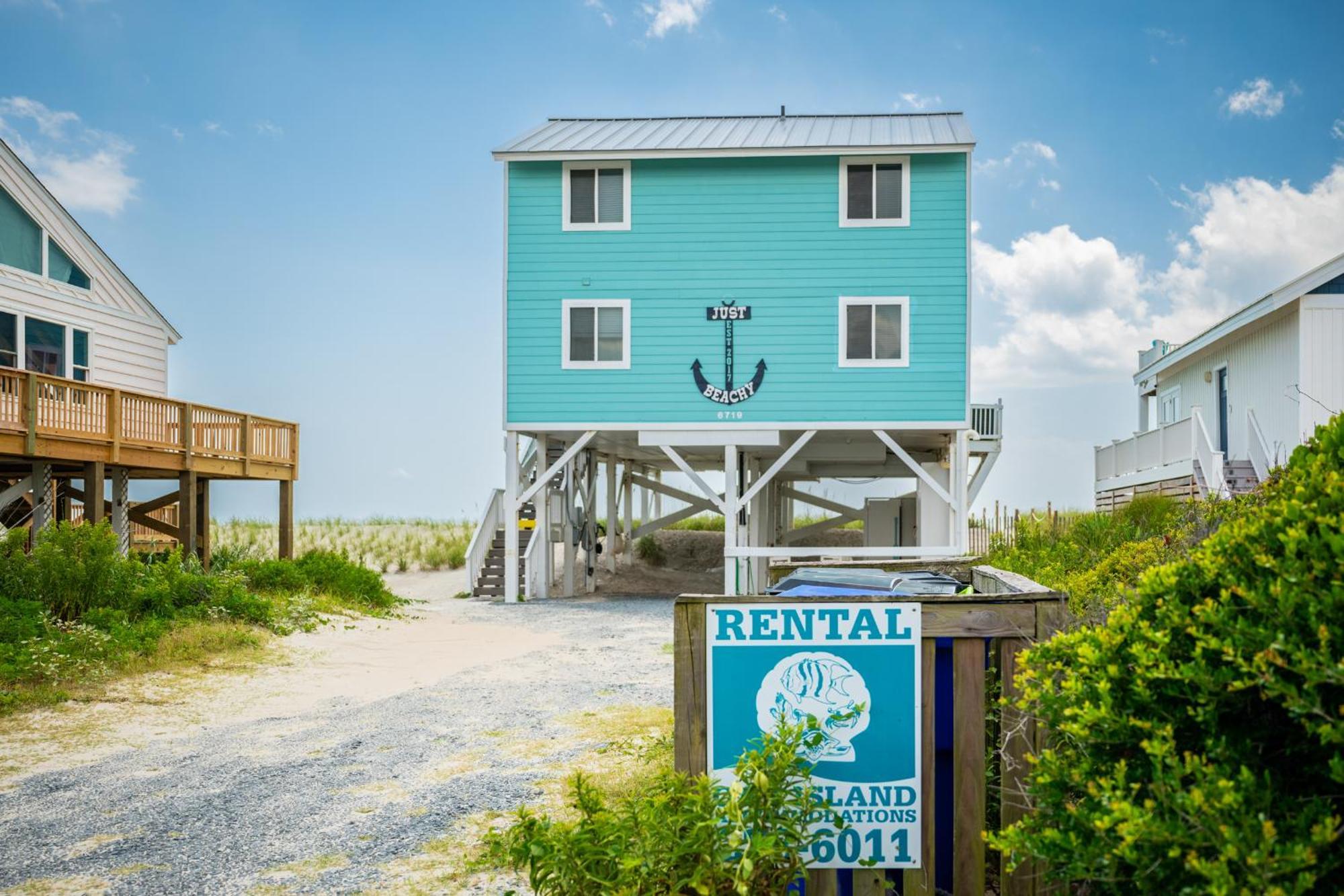 Just Beachy By Oak Island Accommodations Exterior photo