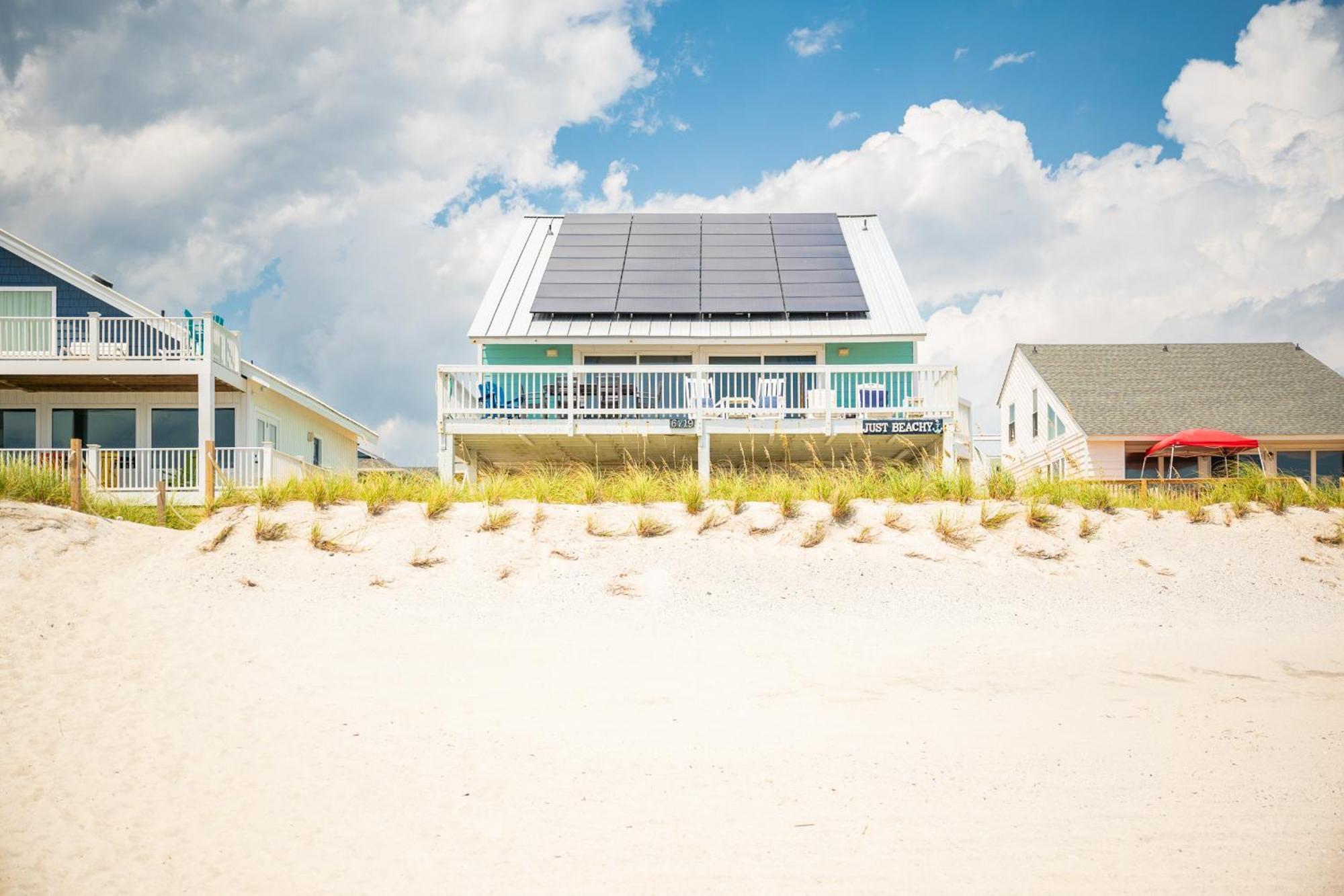 Just Beachy By Oak Island Accommodations Exterior photo