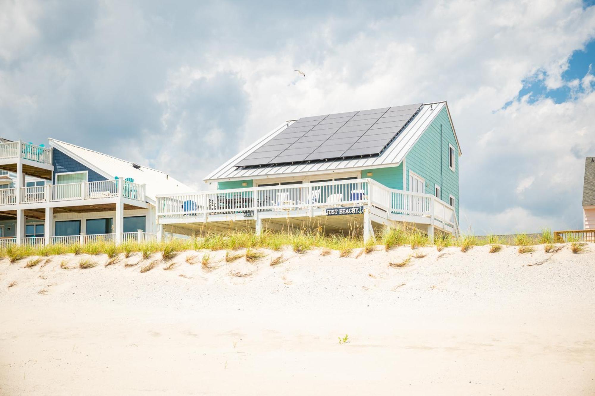 Just Beachy By Oak Island Accommodations Exterior photo