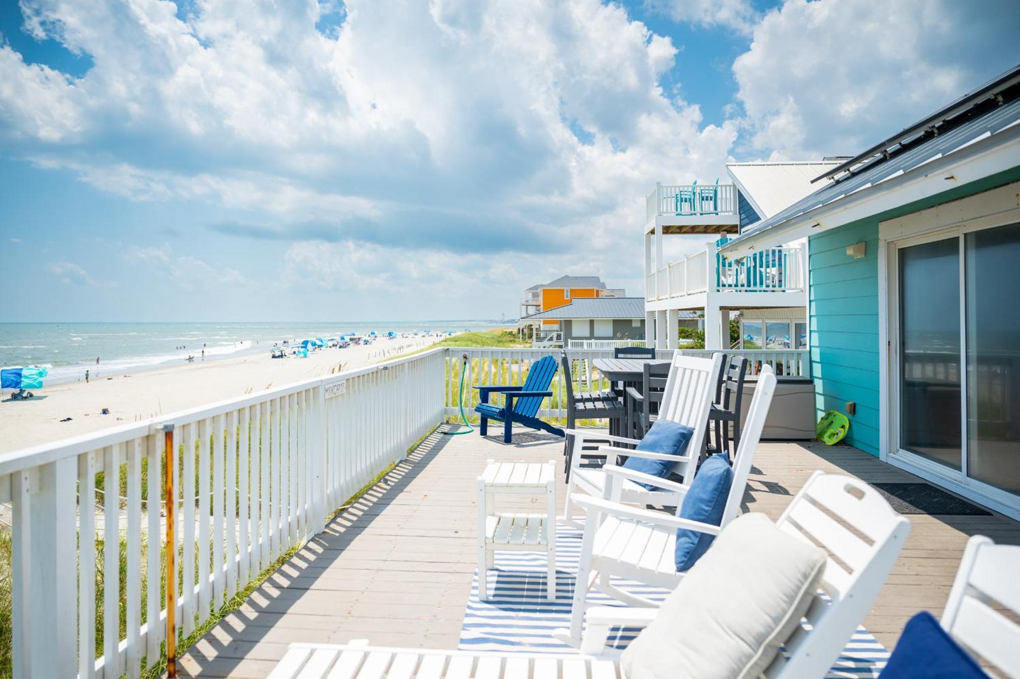 Just Beachy By Oak Island Accommodations Exterior photo