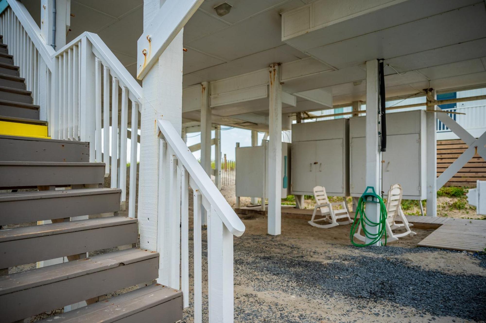 Just Beachy By Oak Island Accommodations Exterior photo