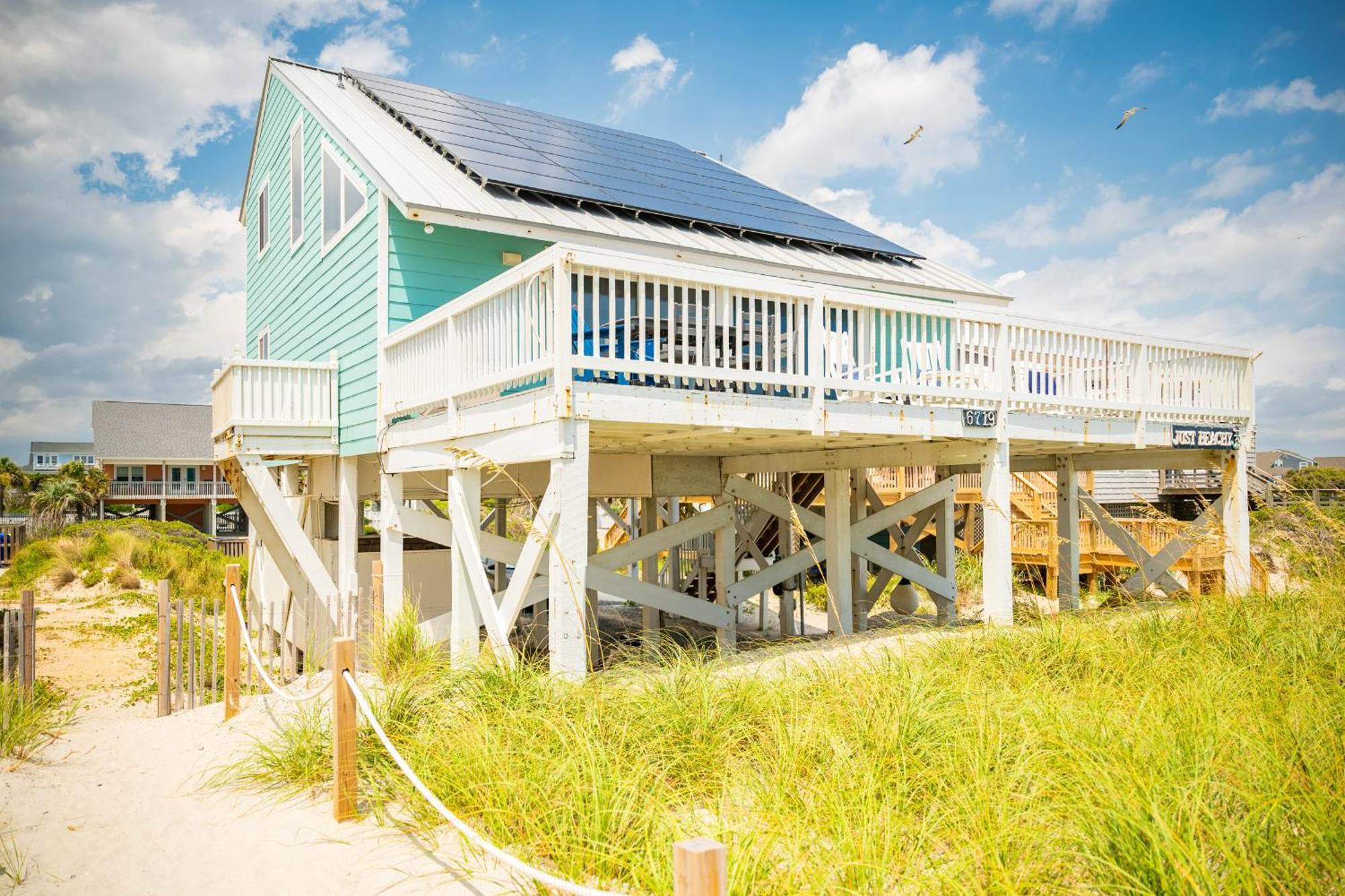 Just Beachy By Oak Island Accommodations Exterior photo