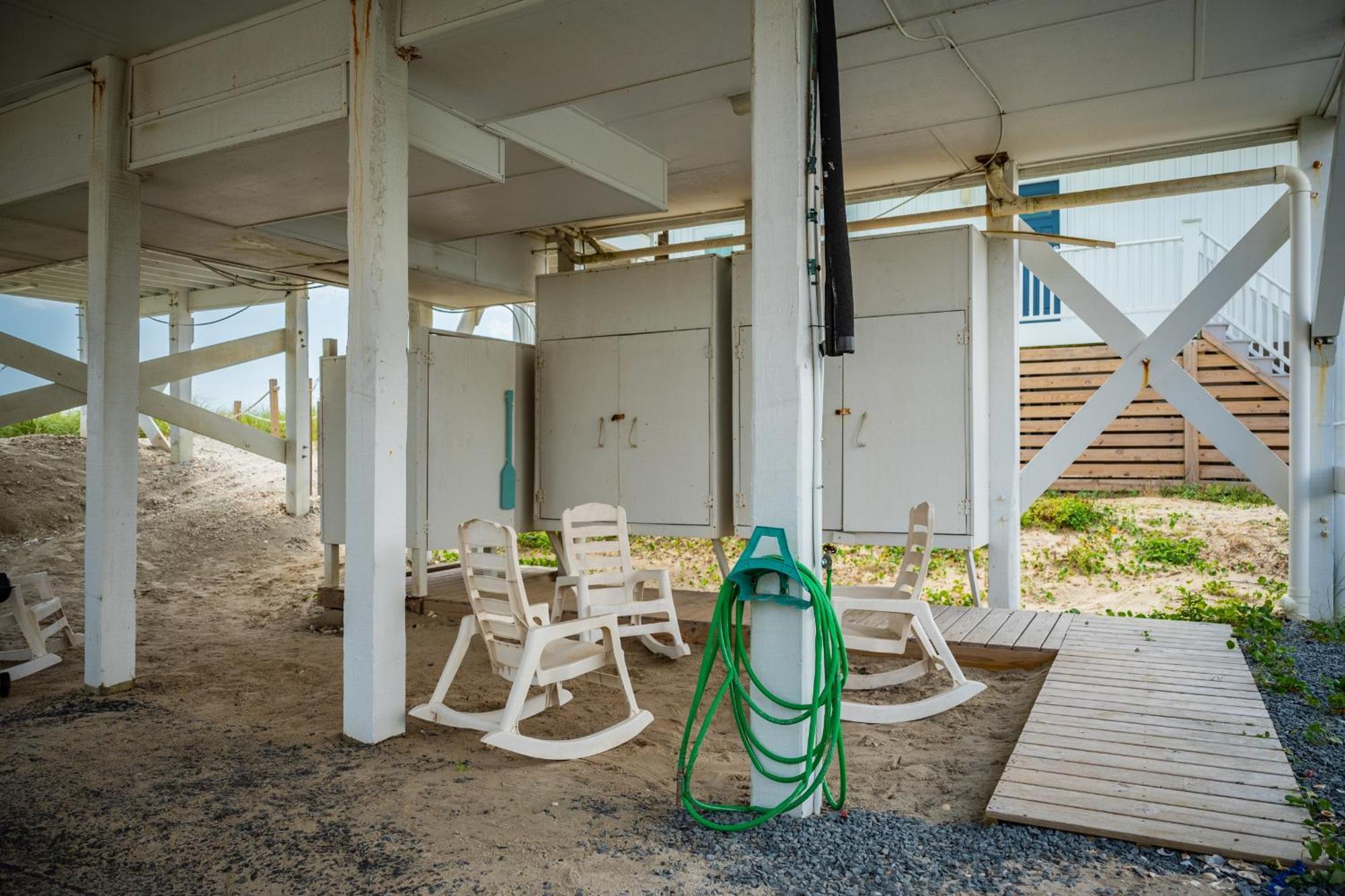 Just Beachy By Oak Island Accommodations Exterior photo