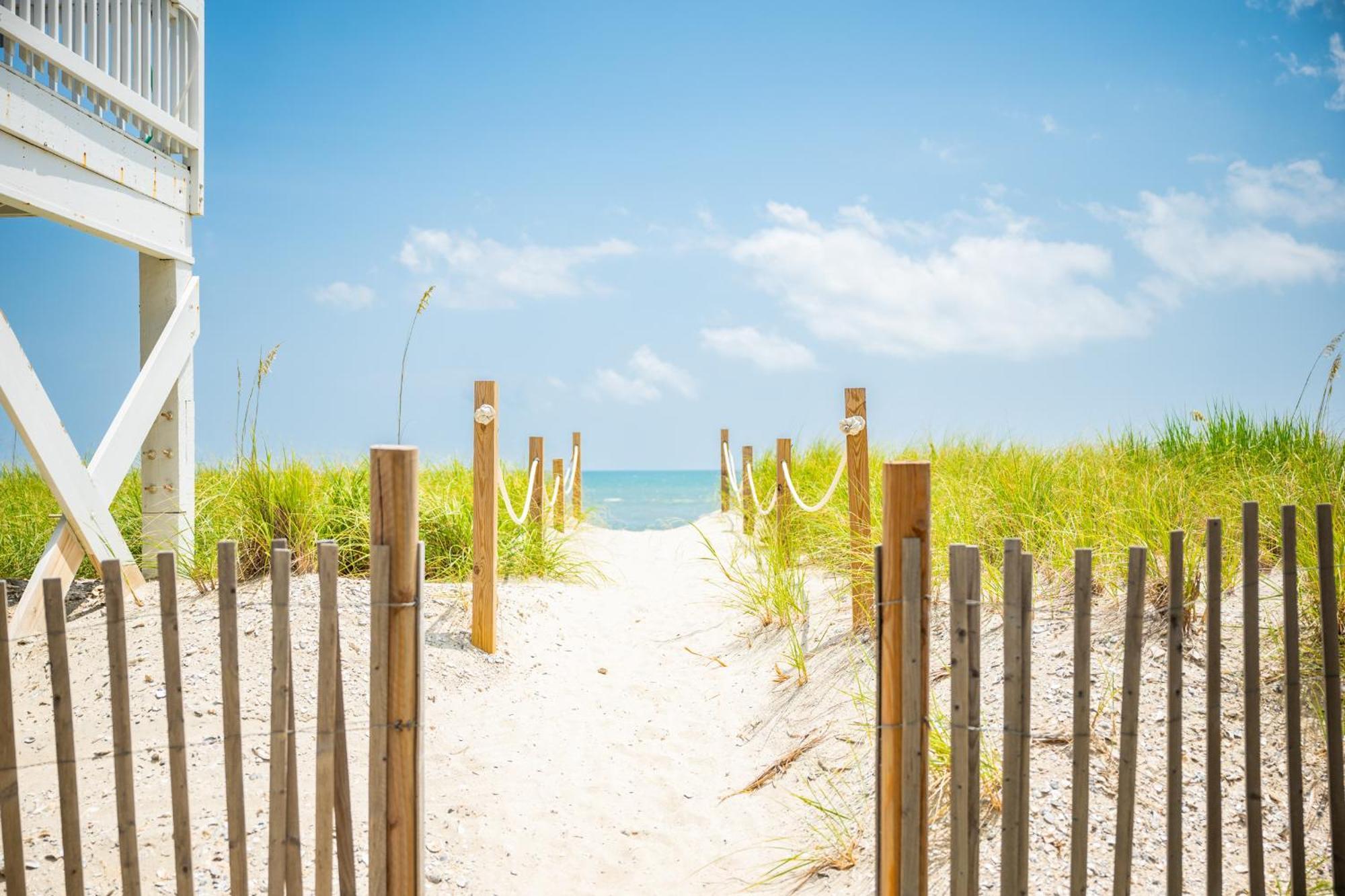 Just Beachy By Oak Island Accommodations Exterior photo